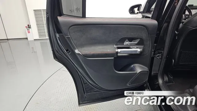 Mercedes-Benz GLB-Class 2023 — фото 14