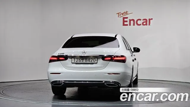 Mercedes-Benz E-Class 2021 — фото 4