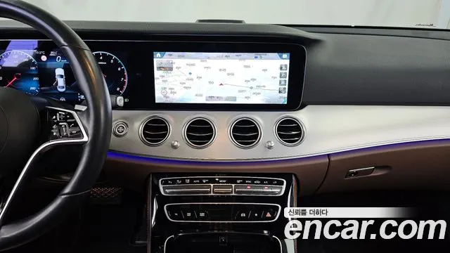 Mercedes-Benz E-Class 2021 — фото 20