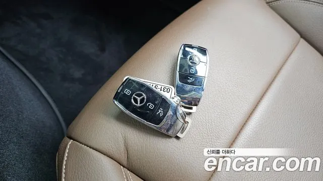 Mercedes-Benz E-Class 2021 — фото 16
