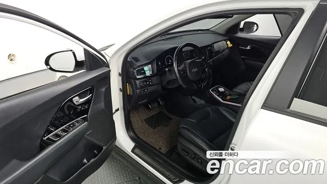 Kia Niro 2019 — фото 10
