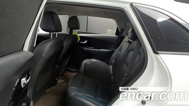 Kia Niro 2019 — фото 11