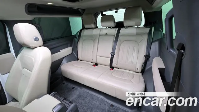 Land Rover Defender 2022 — фото 17