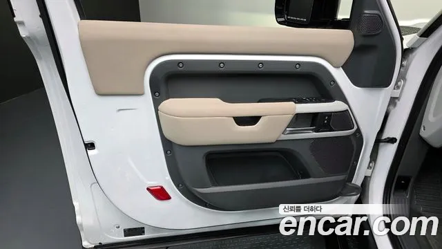Land Rover Defender 2022 — фото 14