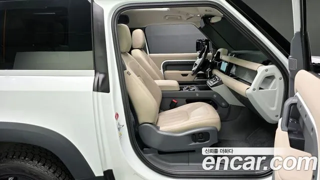 Land Rover Defender 2022 — фото 16