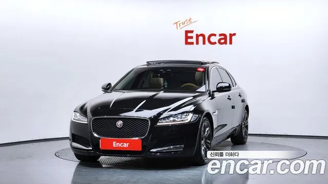 Jaguar XF 2018 — фото 3