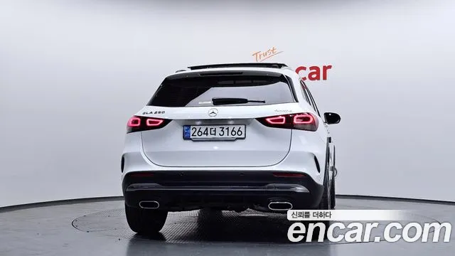 Mercedes-Benz GLA-Class 2023 — фото 4
