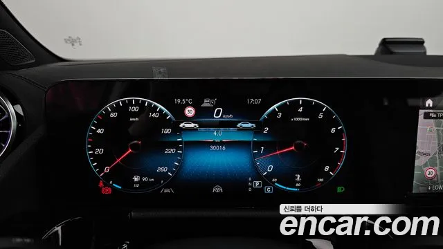 Mercedes-Benz GLA-Class 2023 — фото 11