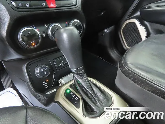 Jeep Renegade 2015 — фото 11