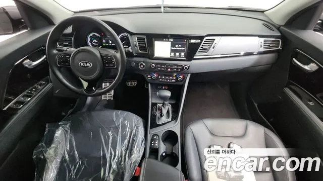 Kia Niro 2017 — фото 10