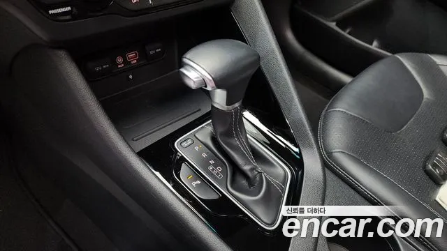 Kia Niro 2017 — фото 12