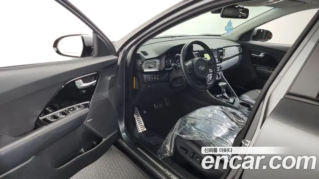 Kia Niro 2017 — фото 13