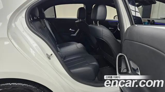 Mercedes-Benz A-Class 2023 — фото 11