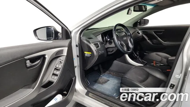 Hyundai AVANTE 2016 — фото 10