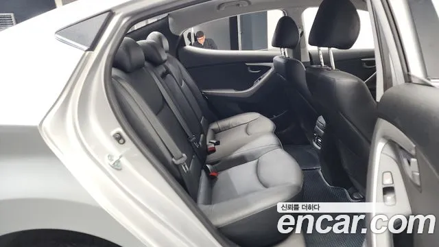 Hyundai AVANTE 2016 — фото 11