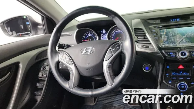 Hyundai AVANTE 2016 — фото 13