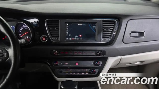 Kia Canival 2018 — фото 14