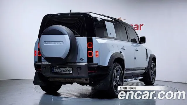 Land Rover Defender 2023 — фото 2