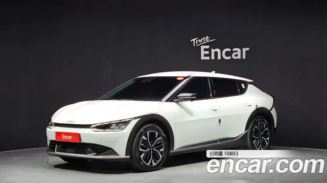 Kia EV6 2023 — фото 1