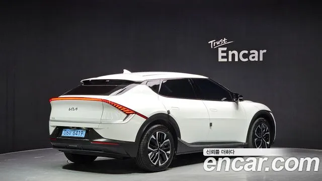 Kia EV6 2023 — фото 2