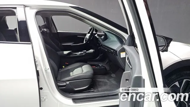Kia EV6 2023 — фото 17