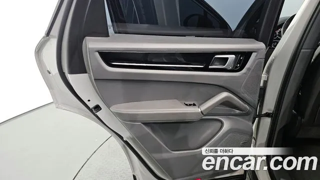 Porsche Cayenne 2020 — фото 15