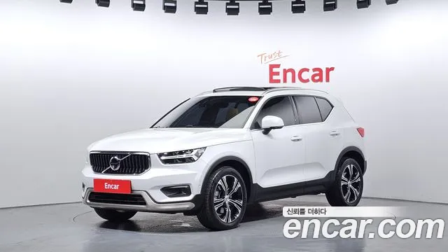 Volvo XC40 2021 — фото 1