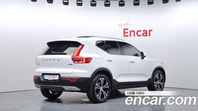 Volvo XC40 2021 — фото 2