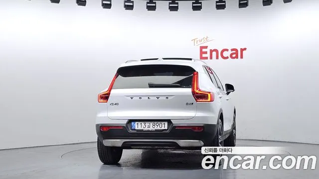 Volvo XC40 2021 — фото 4