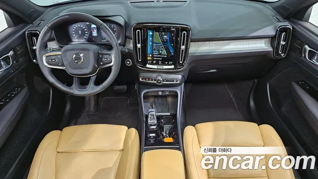 Volvo XC40 2021 — фото 10