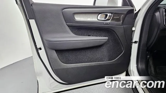 Volvo XC40 2021 — фото 14