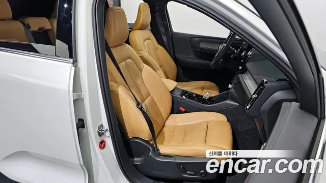 Volvo XC40 2021 — фото 16