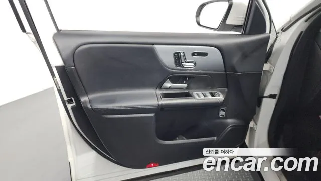 Mercedes-Benz GLB-Class 2021 — фото 14