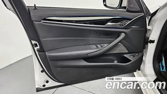BMW 5-Series 2021 — фото 14