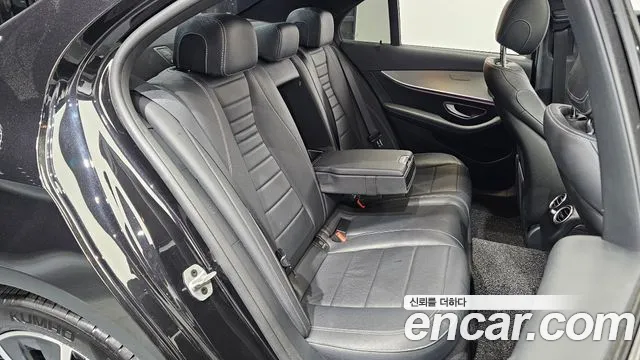 Mercedes-Benz E-Class 2021 — фото 19