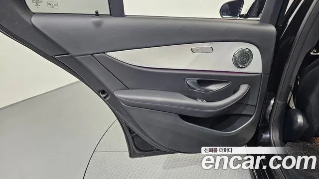 Mercedes-Benz E-Class 2021 — фото 15
