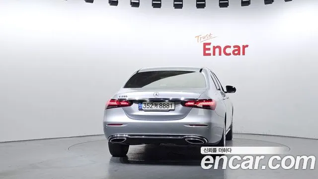 Mercedes-Benz E-Class 2021 — фото 4