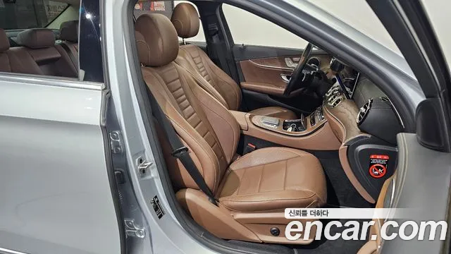 Mercedes-Benz E-Class 2021 — фото 16