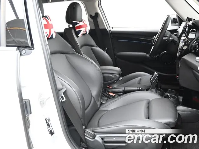 Mini Cooper 2023 — фото 10