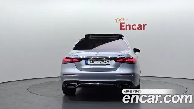 Mercedes-Benz E-Class 2022 — фото 4