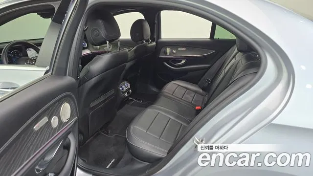 Mercedes-Benz E-Class 2022 — фото 11