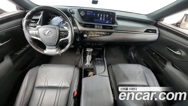 Lexus ES 2021 — фото 10