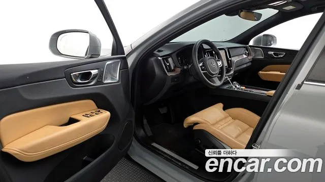 Volvo XC60 2024 — фото 13