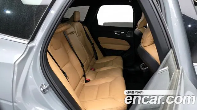 Volvo XC60 2024 — фото 17