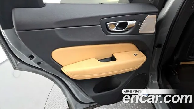 Volvo XC60 2024 — фото 15