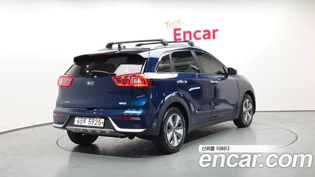 Kia Niro 2018 — фото 2