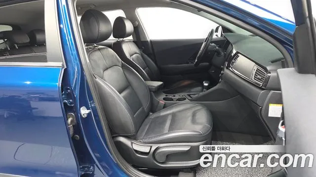 Kia Niro 2018 — фото 11
