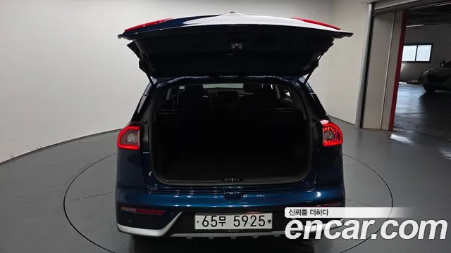 Kia Niro 2018 — фото 20