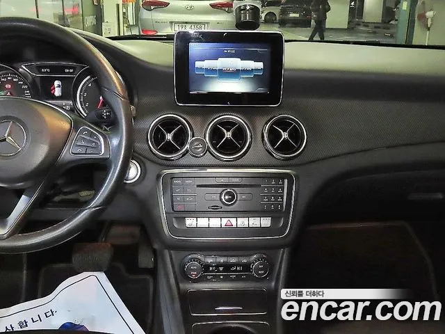 Mercedes-Benz GLA-Class 2018 — фото 11