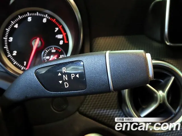 Mercedes-Benz GLA-Class 2018 — фото 12